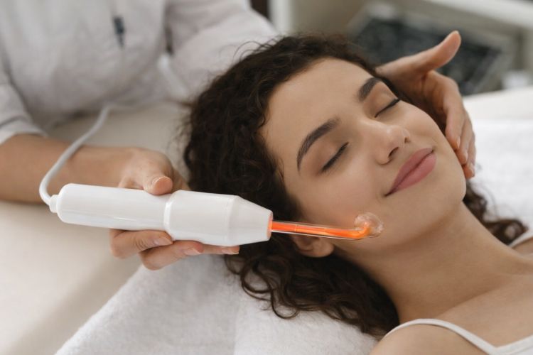 Hochfrequenz Behandlung (Ozon / Darsonval) im Kosmetikstudio Cosmedi Wien 1020